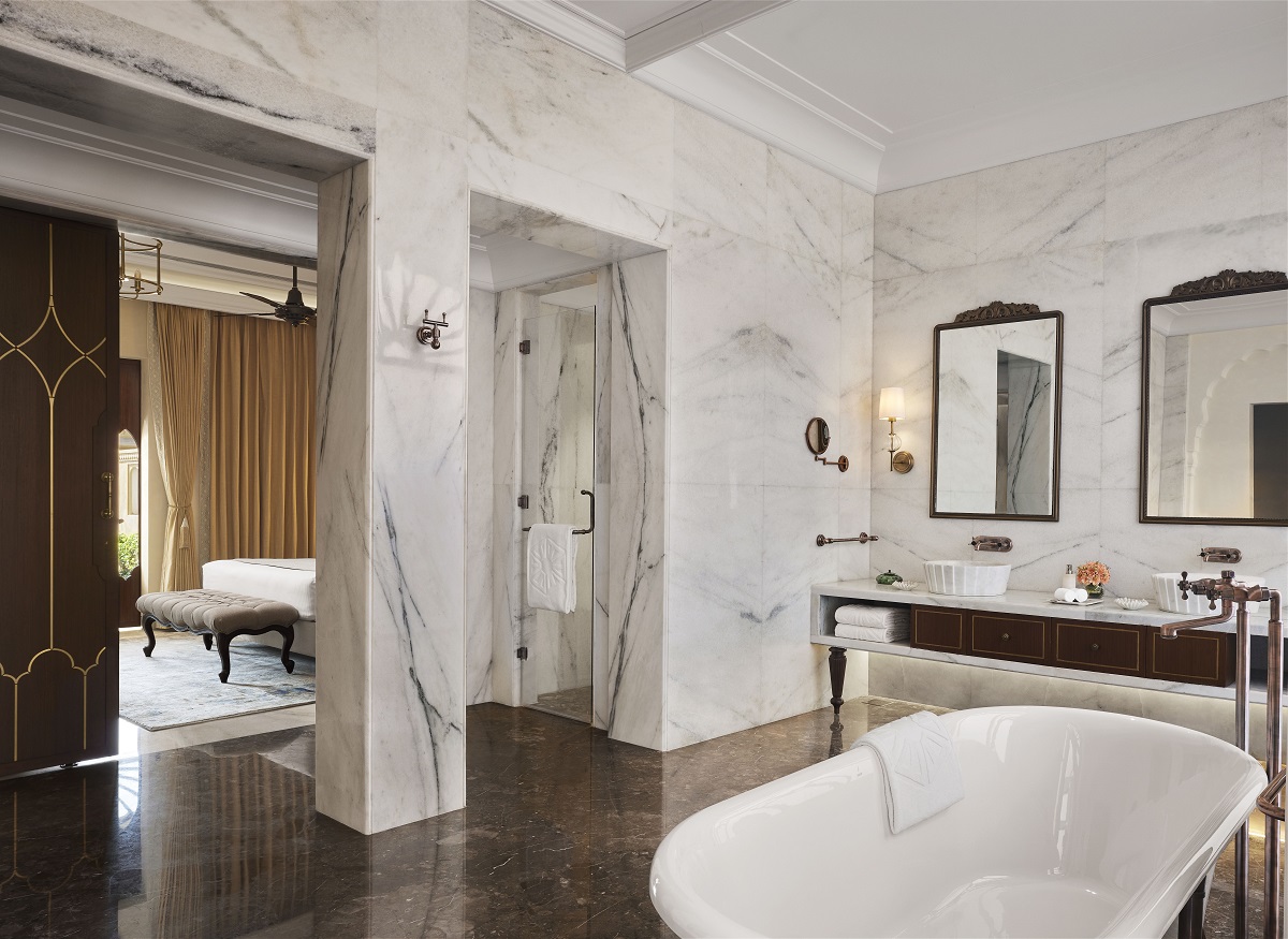 marble clad bathroom in luxury Jaipur Taj hotel