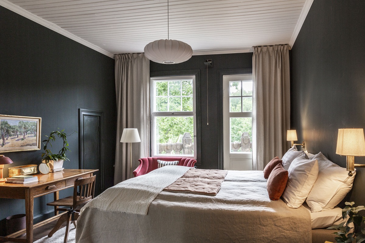 period details and natural linens in guestroom at Billnäs Gård