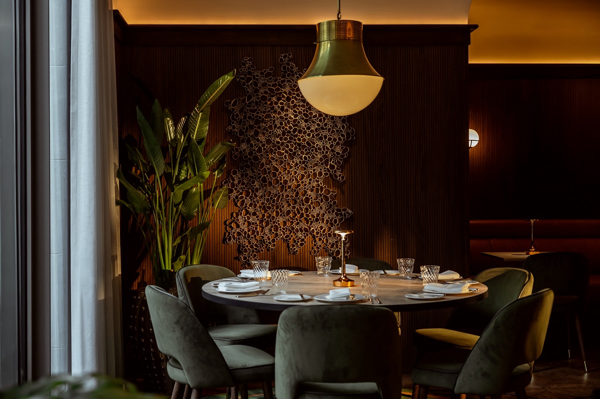 corner table under pendant light in Le Petit bon bon in Corinthia Brussels